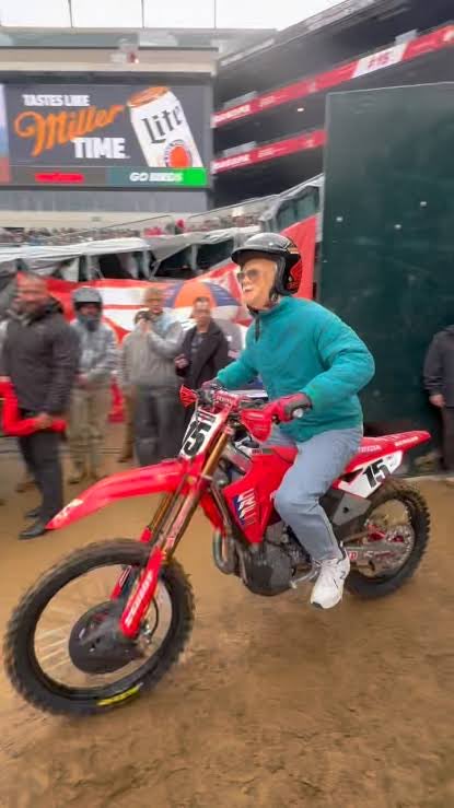 duck_pool_'s tweet photo. @HawkEmDownChris @DeanWilson15 https://t.co/fl9y5mgGRN