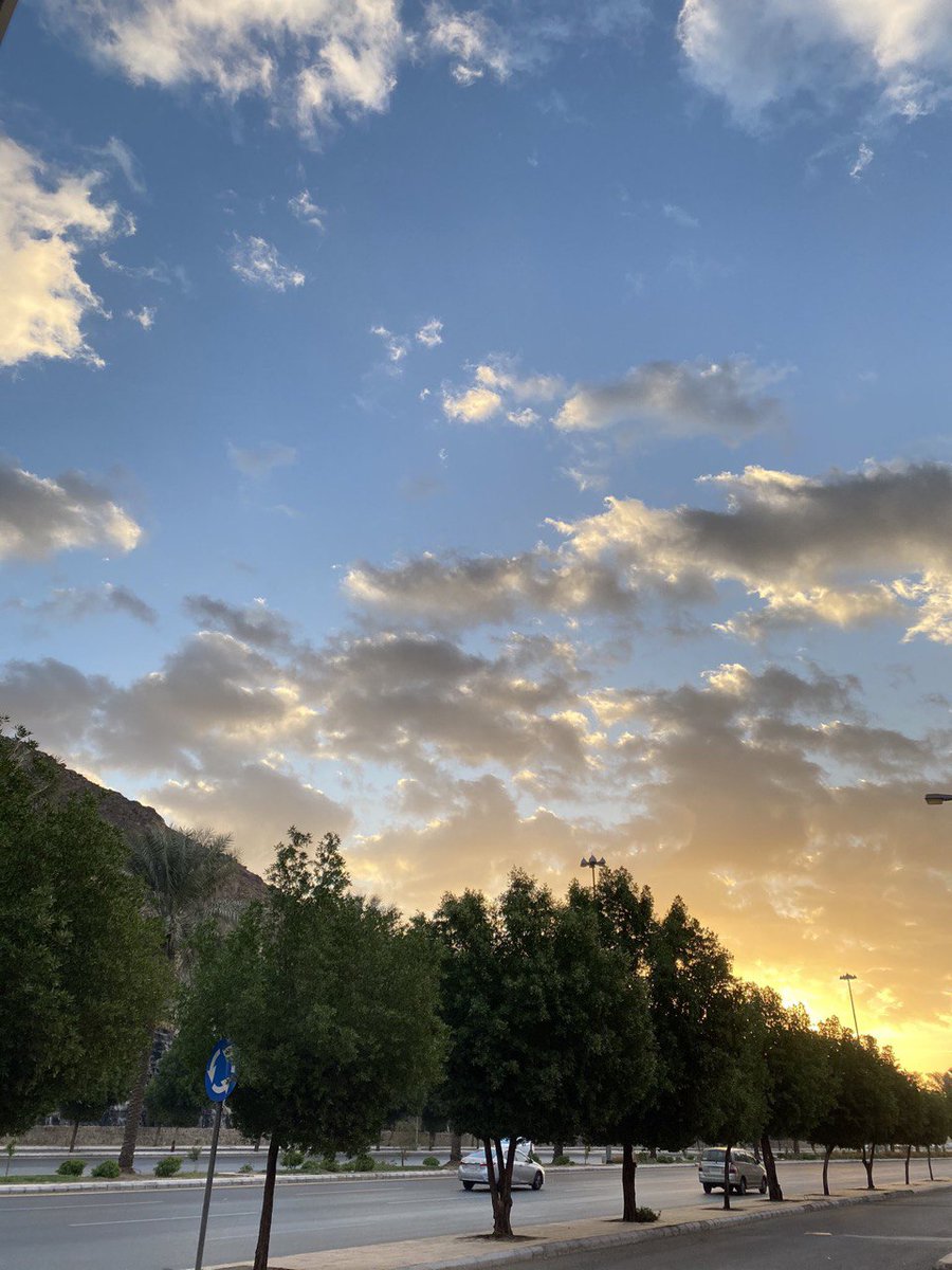 #صباح_الورد
"تُشرق شمس الصباح فتُشرق معها قلوبنا بالأمل، صباح يتجدد معه الأمل بإذن الله صباح الرضا بما هو مكتوب."