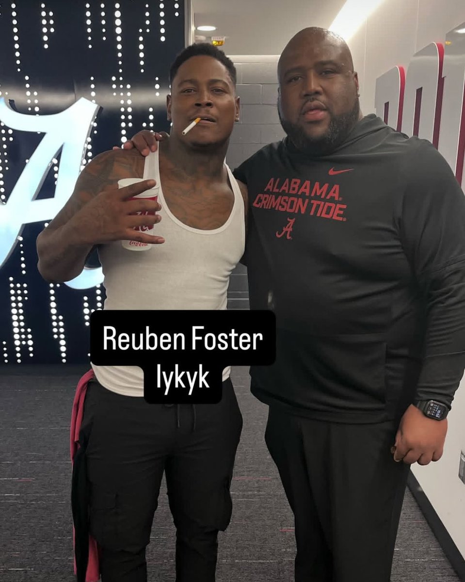 AndrewJBone's tweet image. A lot of great post game photos from Alabama’s win. 

Not many beat seeing Reuben Foster celebrating with the team. 

Young guys grew up idolizing the former Alabama LB

Reaction: on3.com/boards/threads…