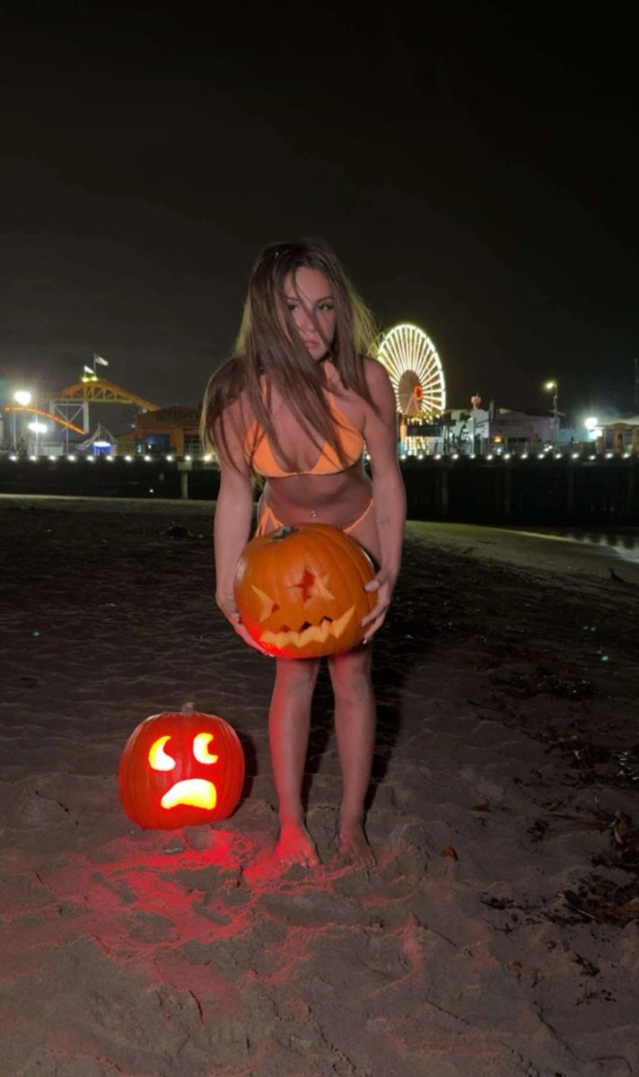 PayQueenPiper's tweet photo. Can you guess what day I'm looking forward to 🤭

Findom Paypig Catfish Piper Rockelle https://t.co/egwxEEwAlA