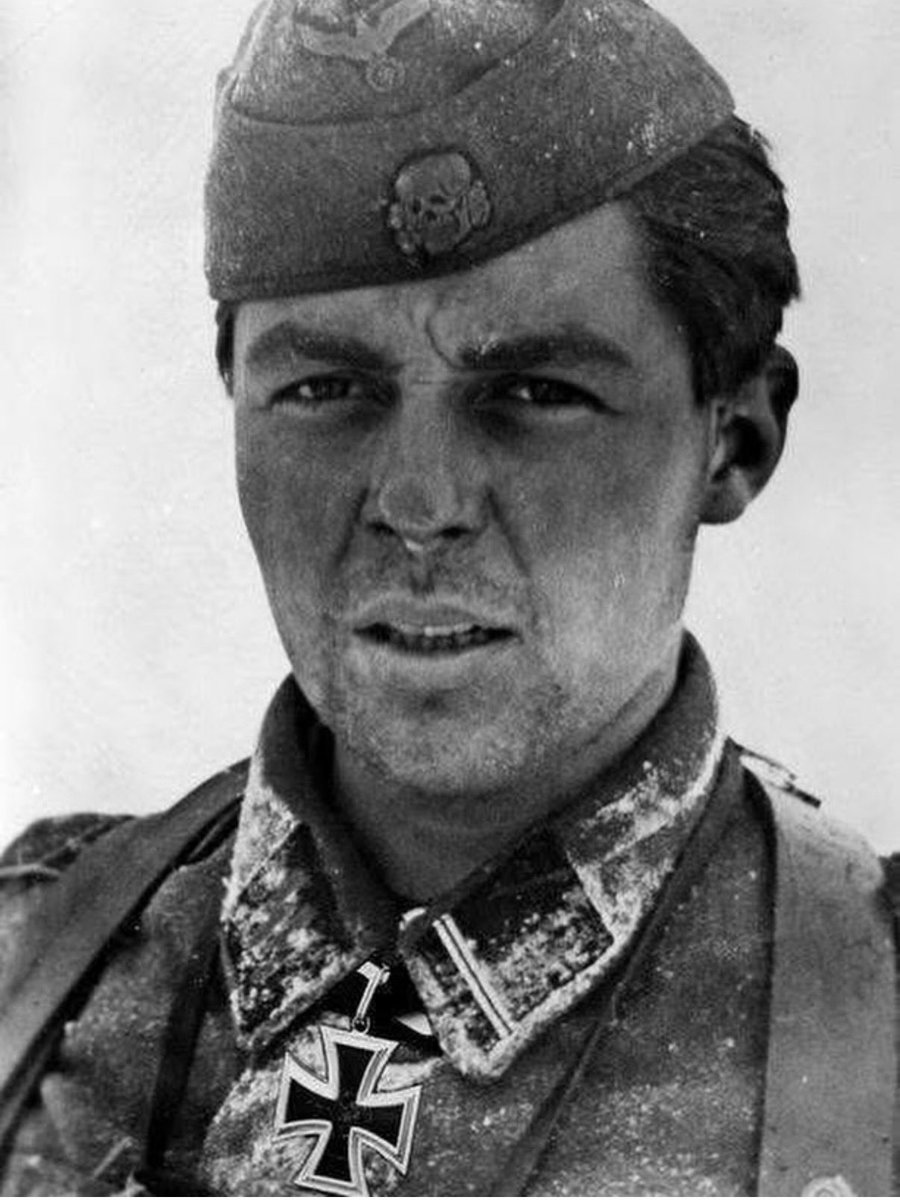 Gerardus “Gerard” Mooyman fue un voluntario neerlandés que combatió en el Frente Oriental durante la Segunda Guerra Mundial y es recordado por haber sido el primer holandés en recibir la Cruz de Caballero de la Cruz de Hierro, tras destruir varios carros soviéticos en combates