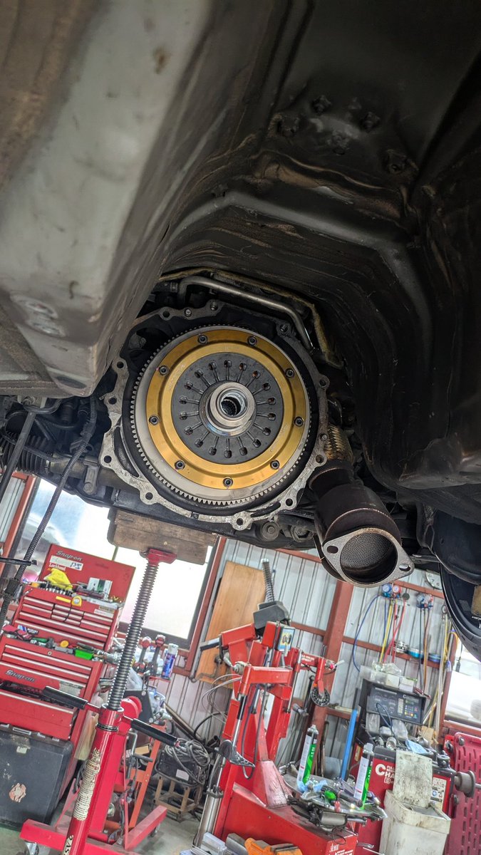 ag_megatech's tweet photo. 今日はミッション交換作業🔧
新品ミッションは良いですね😅 https://t.co/JomQNOqSzO