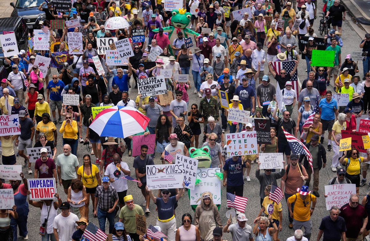 fun to see my mom in this crowd shot featured by the Houston Chronicle @ houstonchronicle.com/projects/2025/…