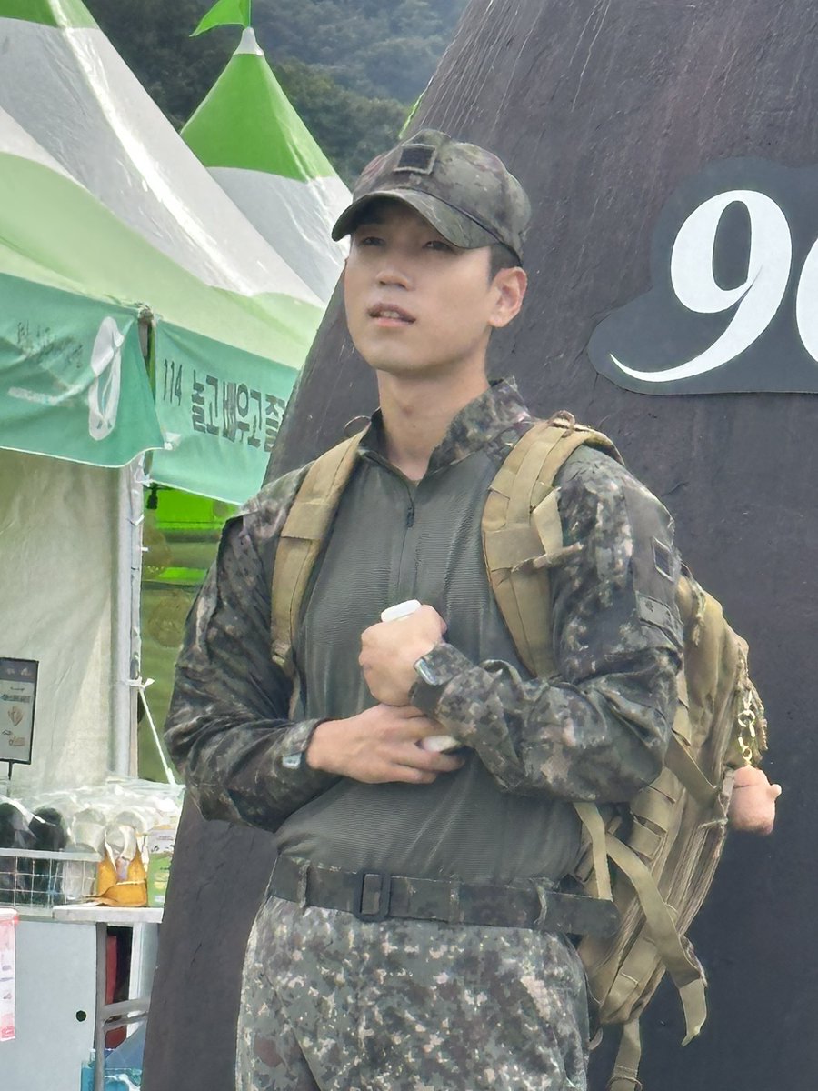 xianheeing's tweet photo. 전역 후 삐삐들 만나는거 말고 뭐가 제일 먼저 하고 싶냐는 질문에 이대로 10초 굳으신 박성국씌. https://t.co/qhydCaP82G