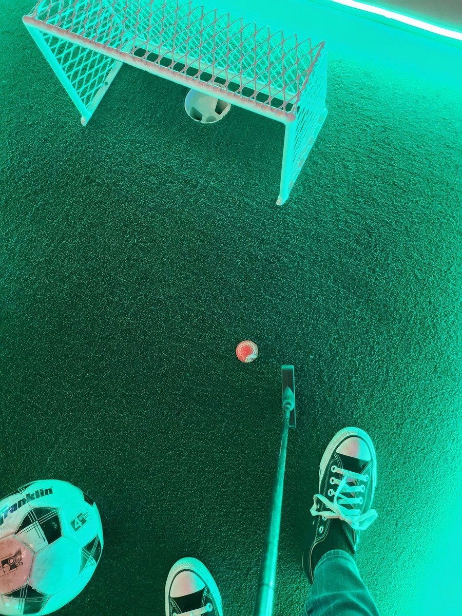 Beating twitchcon fomo with drunk mini golf ⛳️