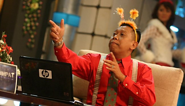 Kehidupan dewasa. Ketawa-ketawa dikit, terus kembali ke laptop 😌