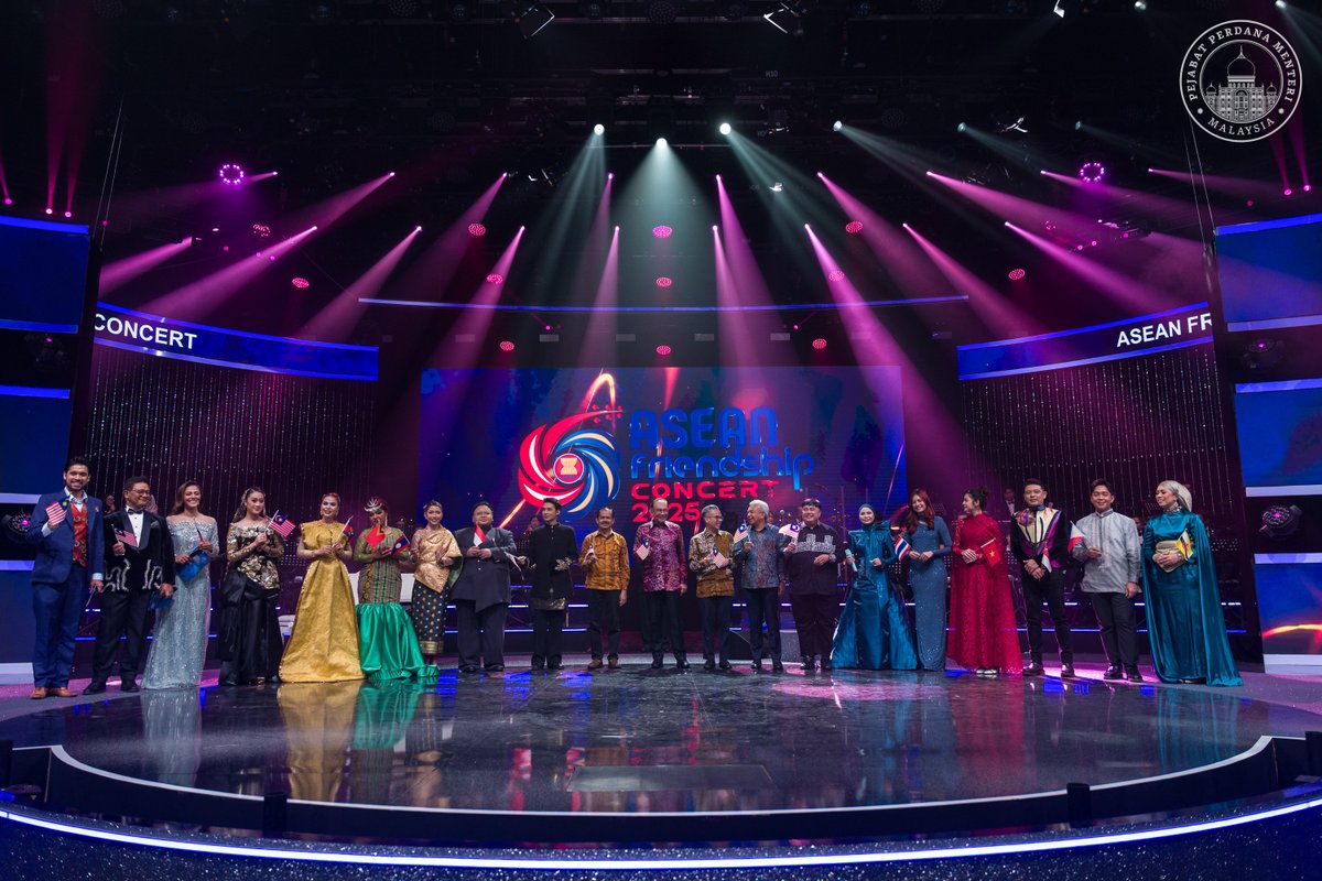 anwaribrahim's tweet image. Malam tadi saya berkesempatan menghadiri ASEAN Friendship Concert 2025 di Angkasapuri yang ternyata telah mementaskan persembahan seni yang memukau, bertenaga selain meraikan semangat kesatuan yang menyatukan keluarga besar ASEAN yang rencam budaya, warisan dan semangat kekitaan…