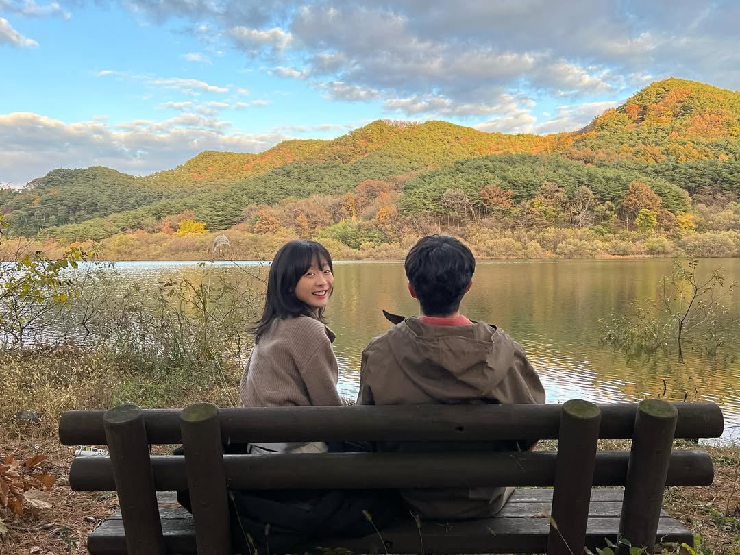 Damda95's tweet photo. Kim Dami posted this for saying goodbye to kook yeonsu and Our Beloved Summer. Until this day this post is most liked picture on her feed. Obs will forever remain in dami and our hearts 🫶🙏 https://t.co/73RupCc3Va