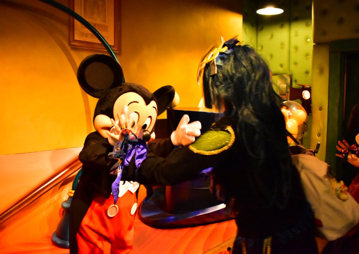 Dハロ仮装　（盛大に中の人⚠️）

直前までこのスンっとした表情しとる癖に…スタァ大好きすぎるが故のbefore &amp; after

いやマジで、彼を前にするとニヤケとデレデレが止まらんのよ
もう自ら飛び込みに行く勢い笑

#Dハロ仮装2025