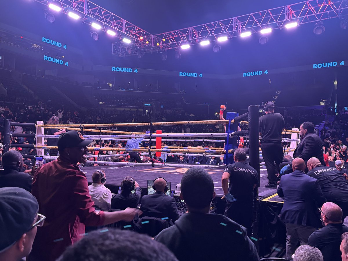 BCusterTV's tweet photo. Great time @barclayscenter for @DannySwift final fight 🥊
#boxing #philly #brooklynboxing https://t.co/wMRDpJDGii