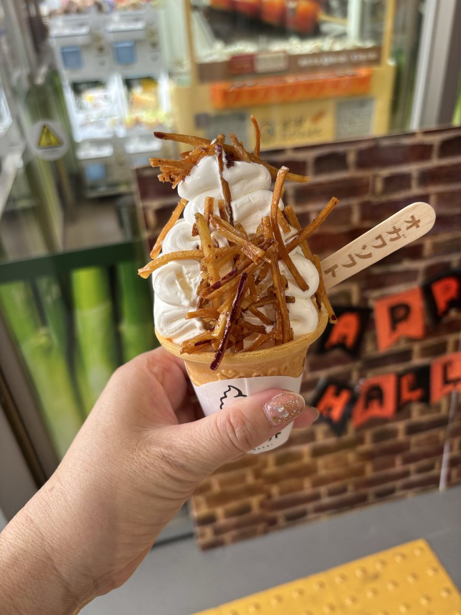 道の駅おがわまちに来ました。
芋けんぴソフトクリーム🍦
めっさ美味しかったぁ😋
#ソフトクリーム
#ソフトクリーム部