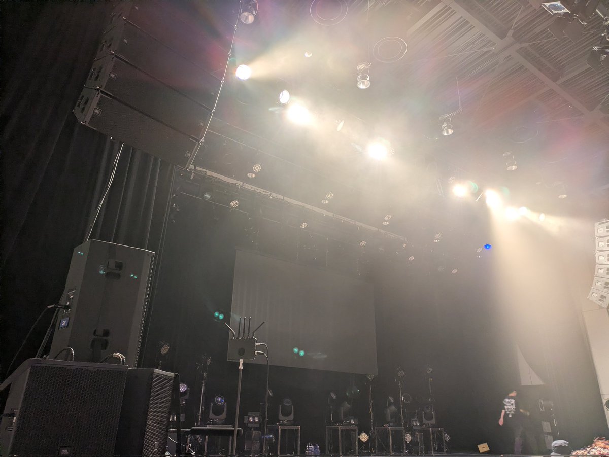 Yuta09314Bo's tweet photo. 今日の会場到着!
今日は人多いわね。
#BeatRush
#のんふぃく
#なみスケ
#なみだ色の消しごむ
#ジャムズ
#JamsCollection https://t.co/22DP8YR0LZ