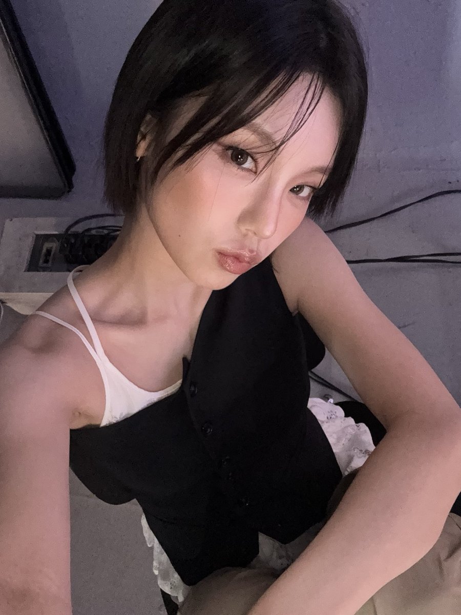bblofitzy's tweet photo. 🐺💭 2:02pm https://t.co/pTdOoCFGU2