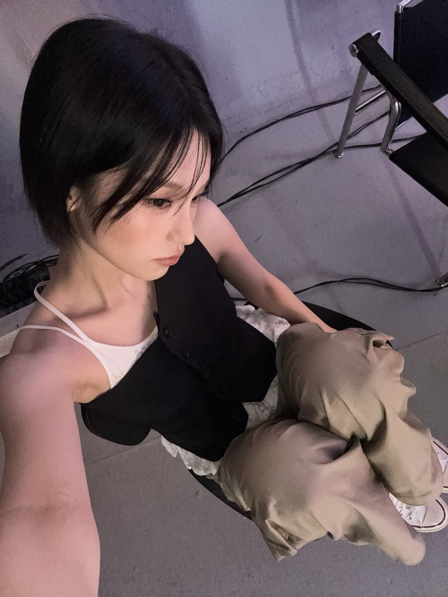 bblofitzy's tweet photo. 🐺💭 2:02pm https://t.co/pTdOoCFGU2