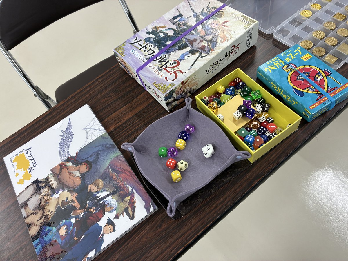 toriya_u2a's tweet image. CoderDojo名古屋内の酉屋のコーナー。全然プログラミング関係ないものばっかりだけども