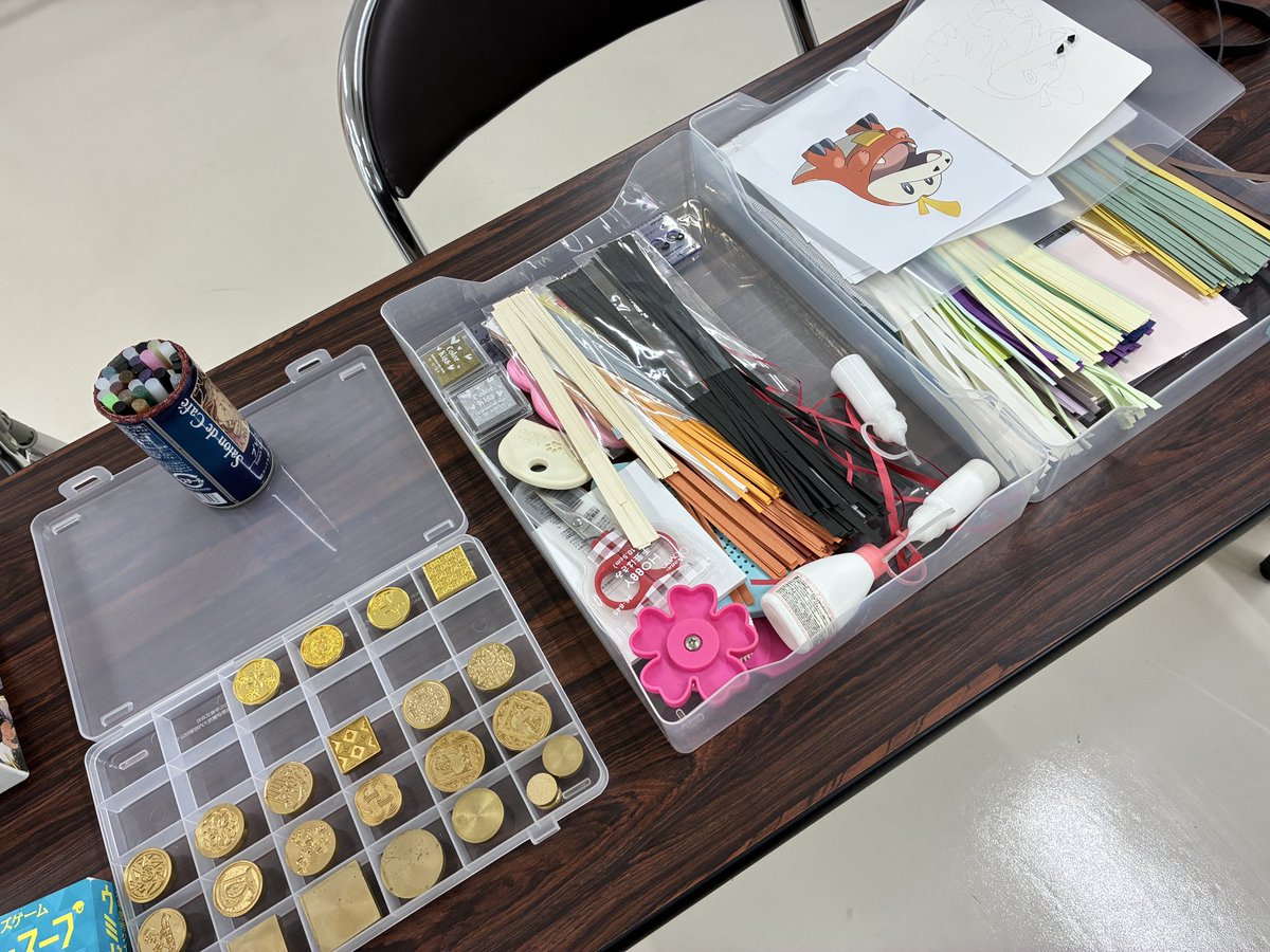 toriya_u2a's tweet image. CoderDojo名古屋内の酉屋のコーナー。全然プログラミング関係ないものばっかりだけども