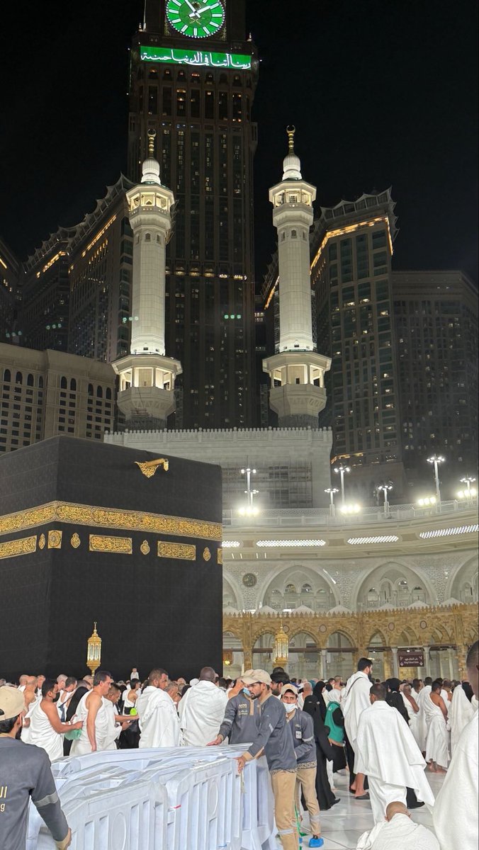 والرُوح في رِحَاب مكةَ اتّسَعَت" 

—طاب اللِقاء وأرتوى القلب، الحمدلله على تمام العُمرة ، اللّهم تقبّل منا ولا تترك لنا دعاء إلا وقد أجبته ، ولا ذنباً إلا غفرته ، اللهم أجعلها عمرةٌ مقبولة وسعيًا مشكورًا وذنبًا مغفورًا و دعاءً مستجاباً..🕋🤲🏻