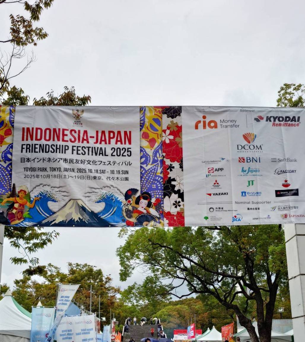3chaSavarin's tweet photo. 曇天の中、代々木公園で開催中のイ���ドネシアフェスティバルへ。
来場者多数で賑やか。
旧知の知人にも会ってびっくり😉 https://t.co/DoZS0ysNKc