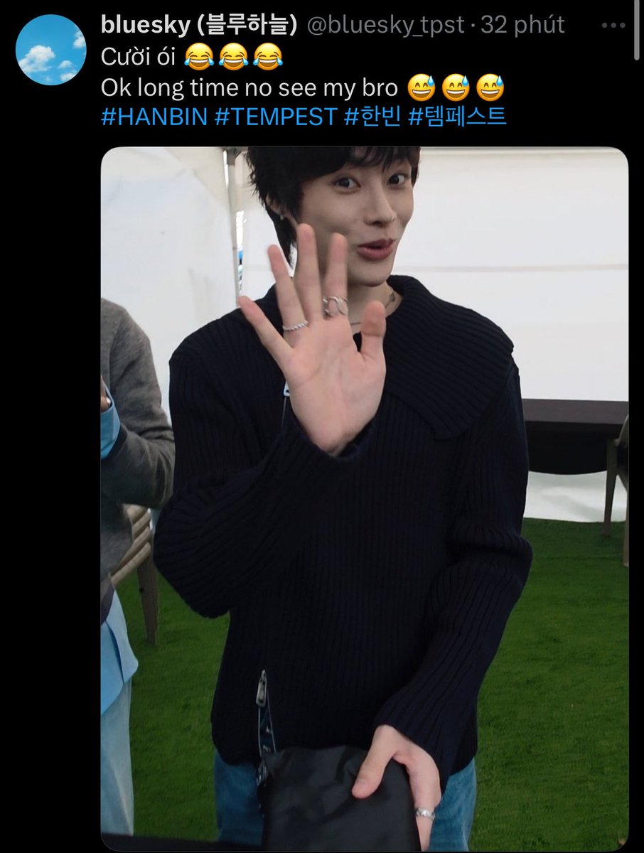 liangliang25's tweet photo. Không biết cổ trả hết nợ chưa mà cổ đi như từng có chuyện gì xảy ra vậy đó https://t.co/tdWvwokVNZ