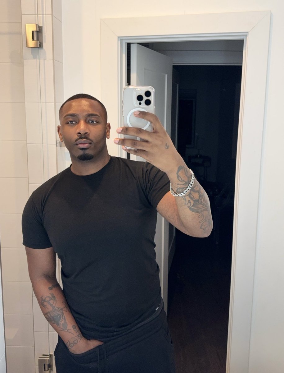 𝐿𝒥 tweet media