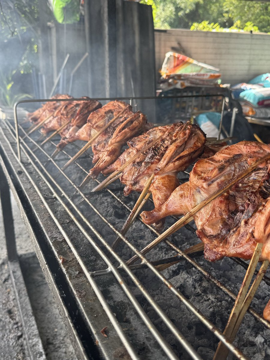 TeddyBearOns's tweet image. Fine dining? Nah… this is the real deal. 🔥🐔

#FoodVibes #StreetFoodMood #PrivateVibes #RealTaste #เรียลชาย #เรียลทำงาน