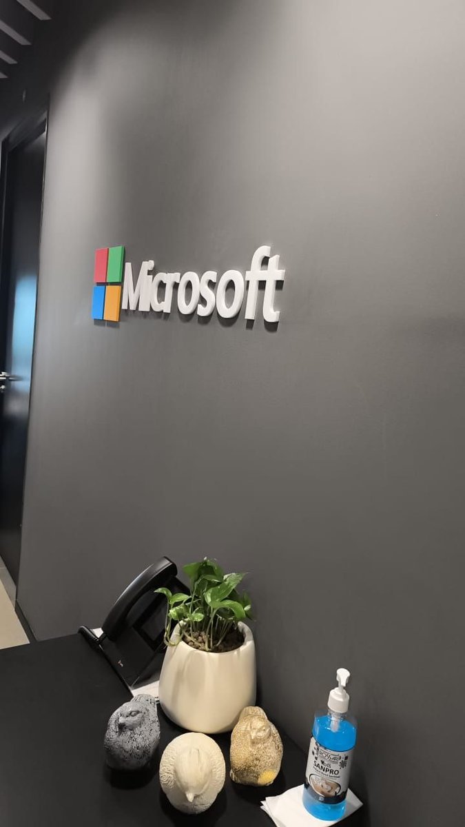 xnihit_codes's tweet image. A Glimpse from 8-hr long Hackathon at Microsoft. Got into top 20 teams from 3000+ applications from all over India.