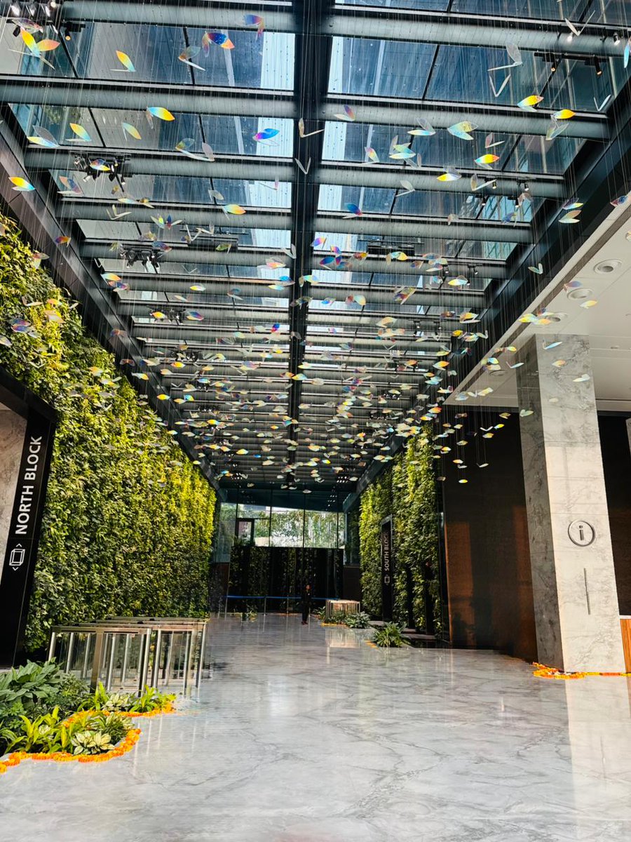 xnihit_codes's tweet image. A Glimpse from 8-hr long Hackathon at Microsoft. Got into top 20 teams from 3000+ applications from all over India.