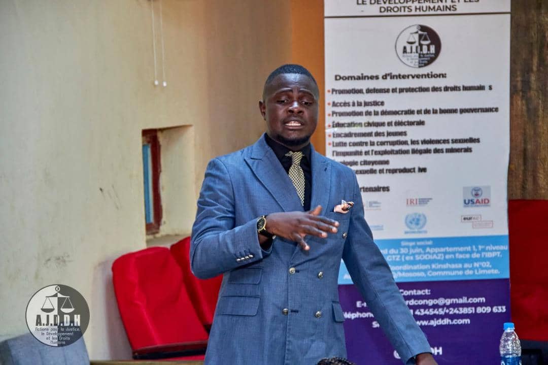 Cher Directeur, Jedidia <a href="/jedidia_mabela/">Jedidia Mabela</a>
Que Dieu protège ta flamme et l'intensifie encore davantage. 
Ce calvaire nest pas éternel, tu t'en sortira victorieux. Le peuple gagne toujours. 

Bon anniversaire à toi 
Nous t'aimons énormément.