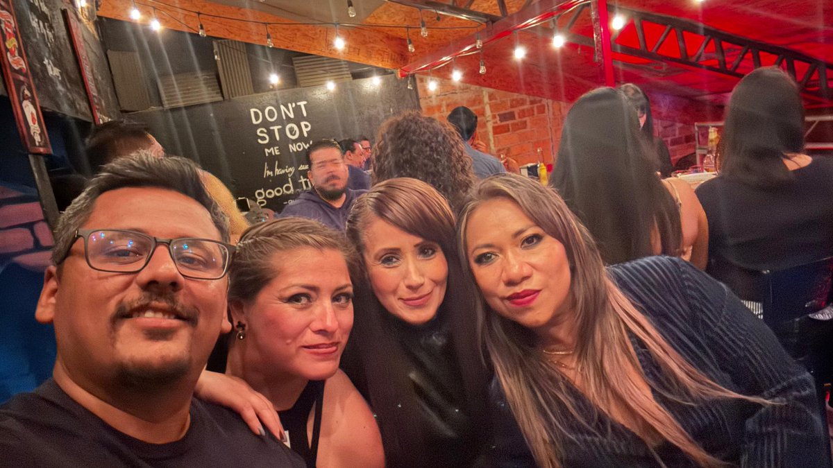 Pues un festejo más, gracias a todos por asistir, de verdad que se siente muy bonito saber que tengo tantos amigos que me quieren y aprecian por ser como soy... 🤭 Cómo cada año, y año tras año se van juntando más personitas.. ❤️
Gracias totales... 🎊🎉🍻😎
#bienvenidoslos #40