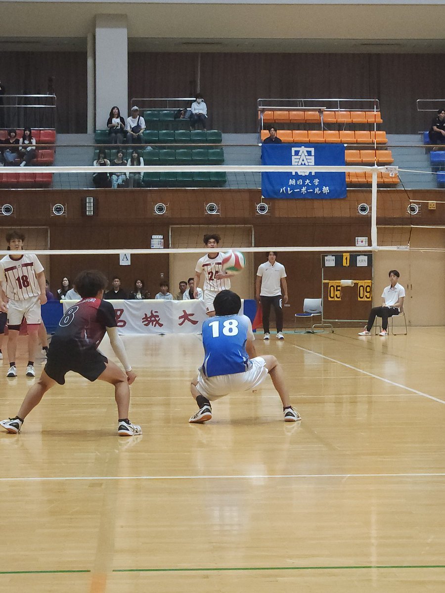 tokai_vb's tweet image. 【2025年度 東海秋季男子1部リーグ戦 7日目】
Aコート第1試合
大同大学VS静岡産業大学藤枝校舎
25-21
25-17
25-21
セットカウント3-0
大同大学の勝利です!