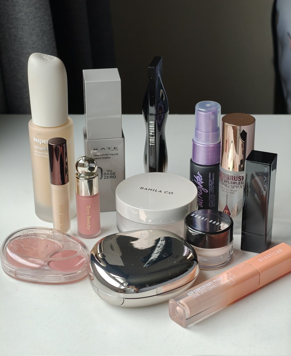 foxeryrose's tweet image. ทริคแต่งหน้ายังไงให้เมคอัพติดทน ไม่หยา ง่ายๆแค่ 7 วิธี  แต่ต้องใจเย็นนะ เริ่ม!

คีย์สำคัญเลยคือ ต้องเลือกเมคอัพให้เหมาะกับสภาพผิวตัวเอง + เน้นล็อคผิวให้แน่น

- ความชุ่มชื่นผิวต้องถึง ทามอยเจอร์ไรเซอร์ หรือมาส์กแพดก่อนแต่งหน้า ให้ผิวชุ่มชื่นและเย็นที่สุด  (จะทำให้แต่งหน้าง่าย…