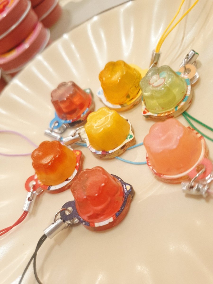 Callus131794's tweet photo. Bangtan Flavored Pudding Phone charms 🍮🍒🍏🍌🍊🍉🍑 https://t.co/3BAih6XDR1