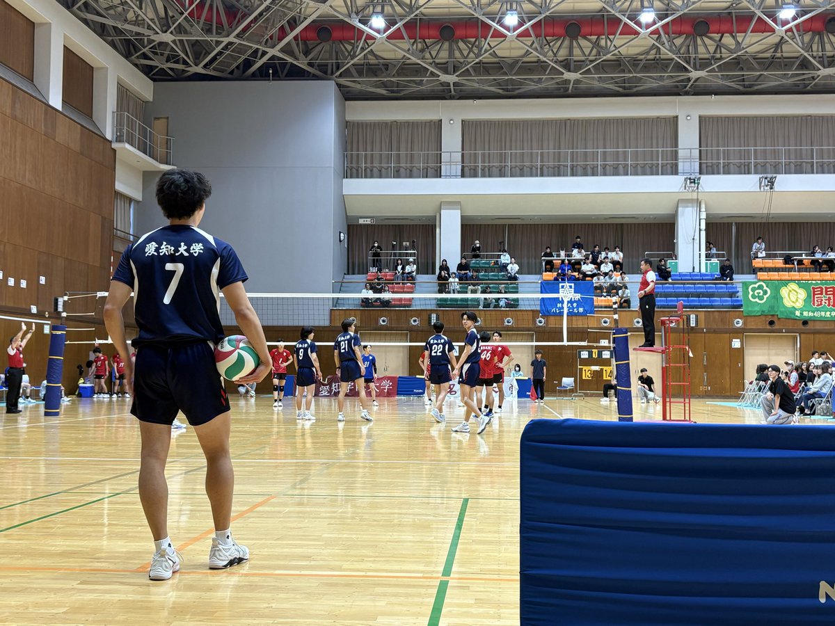 tokai_vb's tweet image. 【2025年度 東海春季男子1部リーグ戦 7日目】
Aコート第2試合
朝日大学vs愛知大学
23-25
17-25
23-25
セットカウント0-3
愛知大学の勝利です!