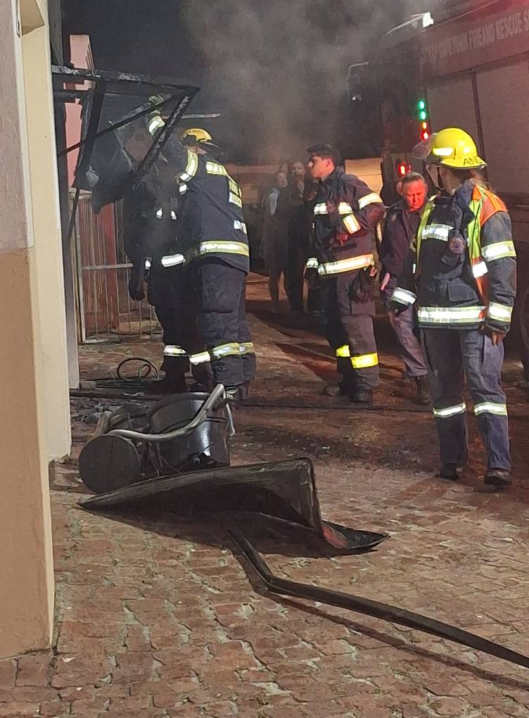 _ArriveAlive's tweet photo. Fire swiftly extinguished in a complex off Gie Road, Cape Town

https://t.co/Xs8Hu7aIxk

#ArriveAlive #Fire #CommunityMedics https://t.co/mThPlCtbNb