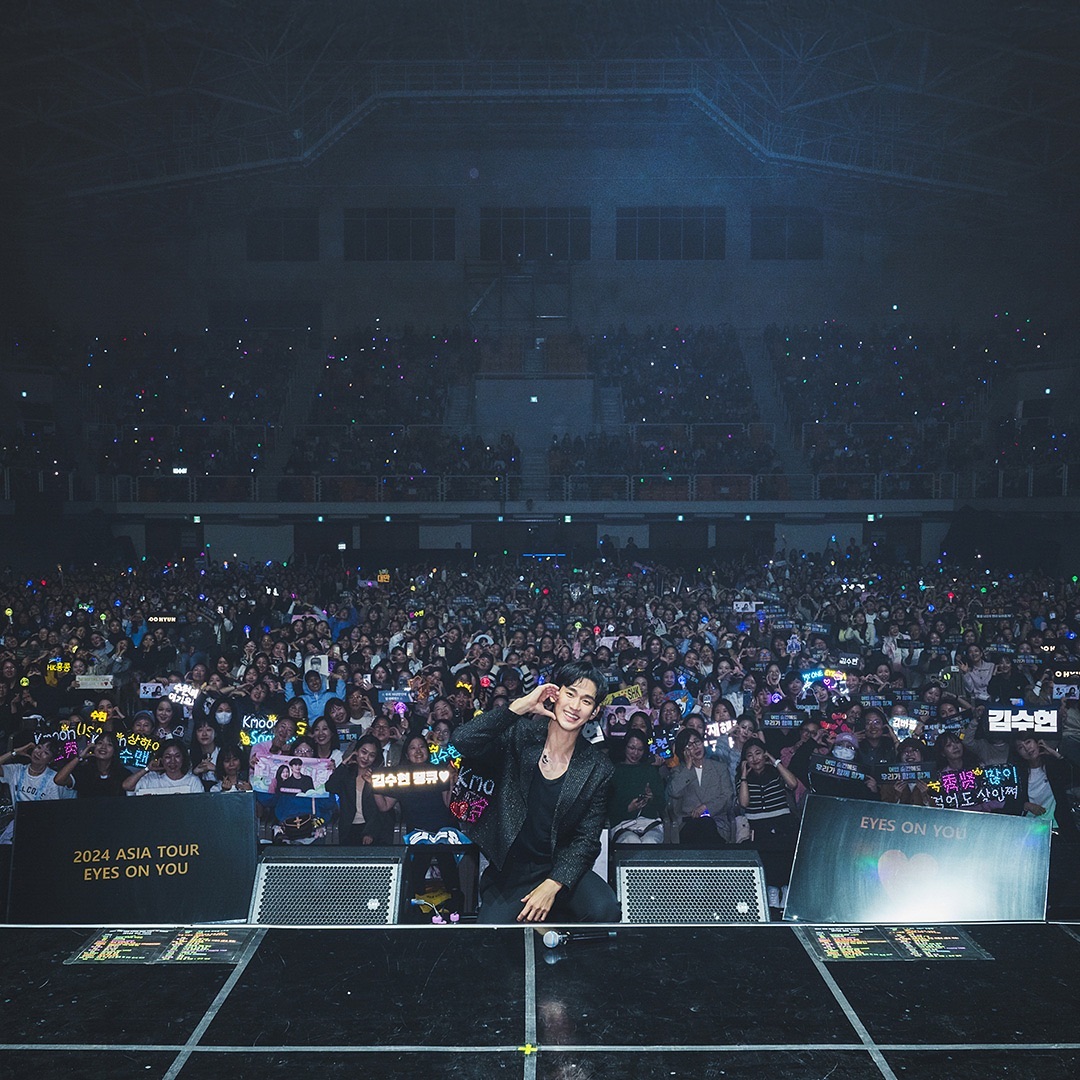 ksoohyawn's tweet photo. Kim Soo Hyun EYES ON YOU Fan meeting in Seoul. https://t.co/OChw196Hlf