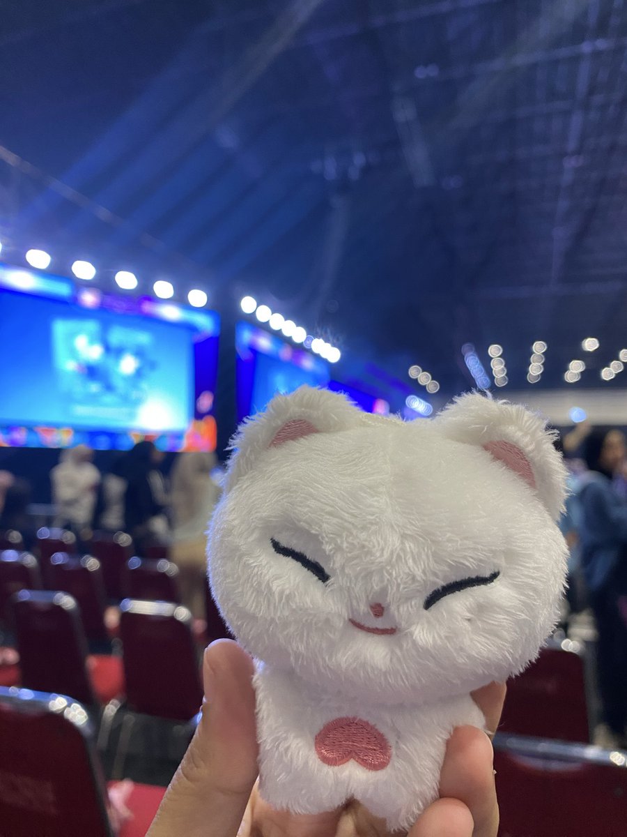 thirdaveneu's tweet image. pov green A row E keliatan bgt deh sukak 🥺