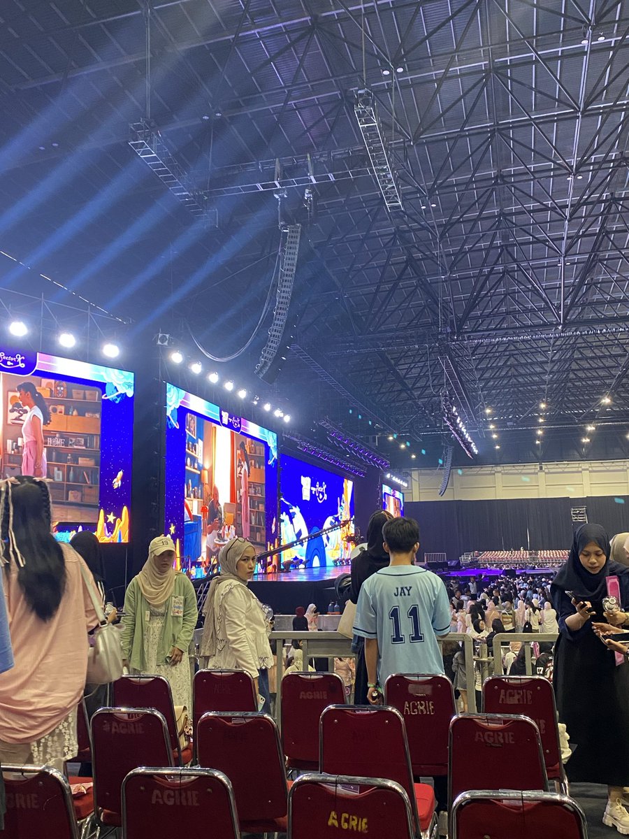 thirdaveneu's tweet image. pov green A row E keliatan bgt deh sukak 🥺