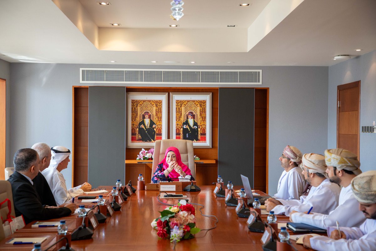 في إطار تعزيز التعاون الأكاديمي، استقبلت معالي الدكتورة رحمة بنت إبراهيم المحروقية وزيرة التعليم العالي والبحث العلمي والابتكار في سلطنة عمان، وفد جامعة العين برئاسة الدكتور نور الدين عطاطرة نائب رئيس مجلس الأمناء، والأستاذ الدكتور غالب الرفاعي رئيس الجامعة والأستاذ الدكتور نزيه
