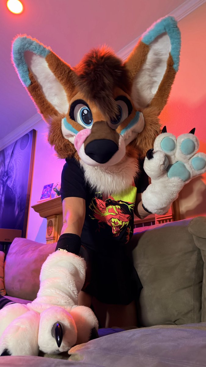 Playing with some light setups and a new phone! I'm really surprised by how came out without any editing.