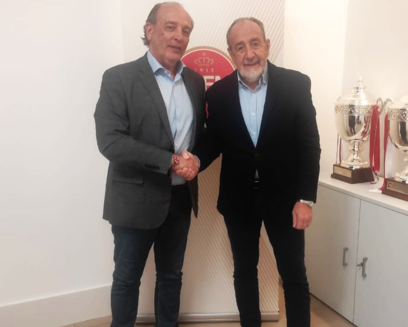 21NoticiasCom's tweet photo. UDDEA y la RFFM establecen una alianza formativa de referencia en España en la Dirección Deportiva y profesionales del fútbol https://t.co/fsbsZKuK15 
@Uddea_es @RFFM https://t.co/UcMR58PJ6l