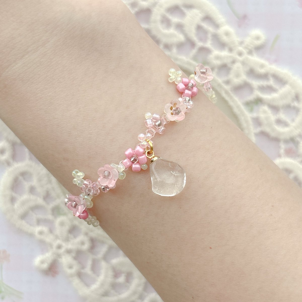 n_a_m_u_76's tweet image. cherry blossoms🌸

pink🩷

#Namu #handmade #beads #seaglass #桜