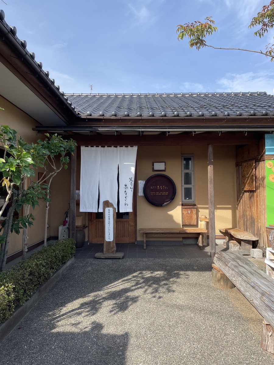 PF_512_S_Modulo's tweet image. 待機当番でヒマなので美味しいお蕎麦を食べに行きました。鴨汁最高。しょうゆの味が薄くて複雑な味のする鴨汁。いつもは汁飲み切らないのに今日は完食でした。
店を出たら自分の車の隣に県外ナンバーのモデルS停まってた🤭
#そばEAST百名店
#蕎麦切りあなざわ