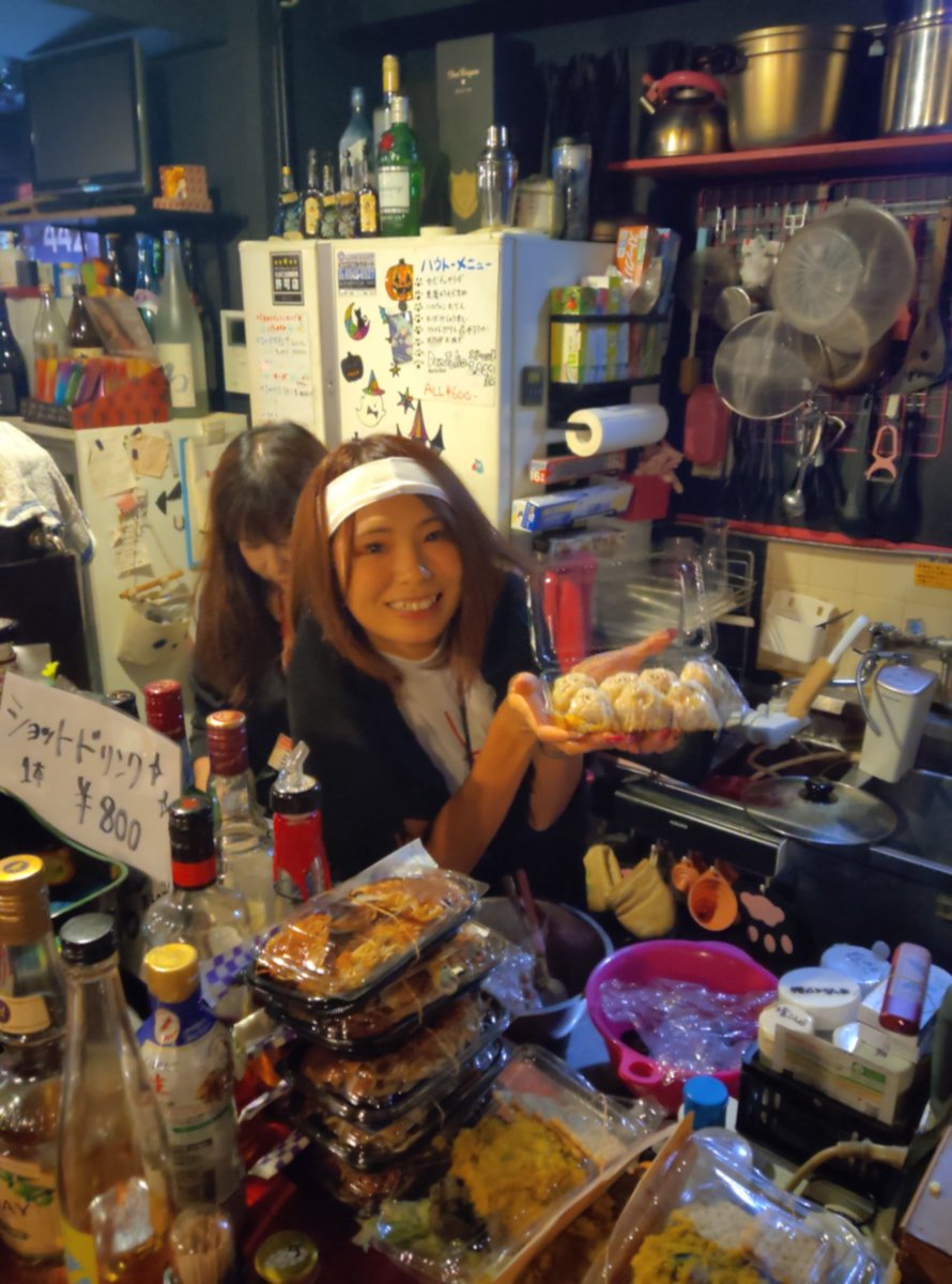 neku410's tweet photo. 野方のPink Tigerのハウトーにお邪魔してます!
シュウマイ美味しいし、オー���ーは美人様！
#PinkTiger　#中野　#ダーツバー　#ハウストーナメント　　#ハロウィン https://t.co/z7hI9u0rQf
