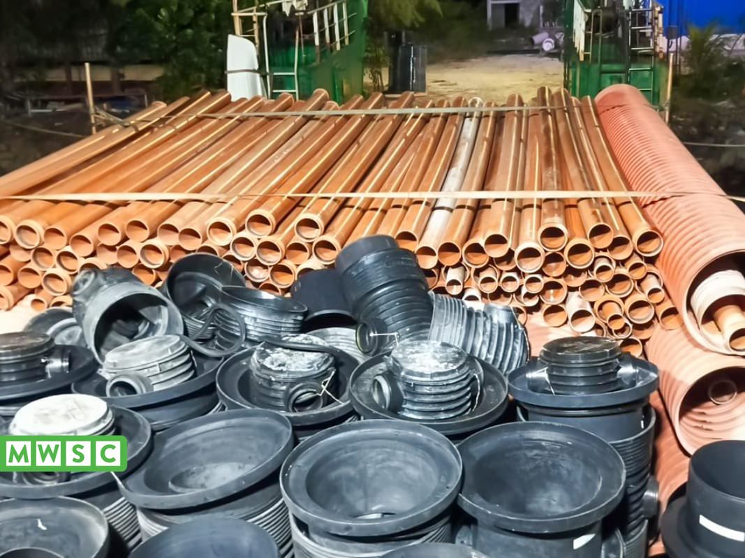 MWSC_Official's tweet photo. L. Gan, Thundi Sewerage Project and L. Kunahandhoo Water &amp; Sewerage Project: Materials for the sewer network and civil works have been dispatched to the project sites.
#MWSCAsaasee https://t.co/yFL7rUuBfh
