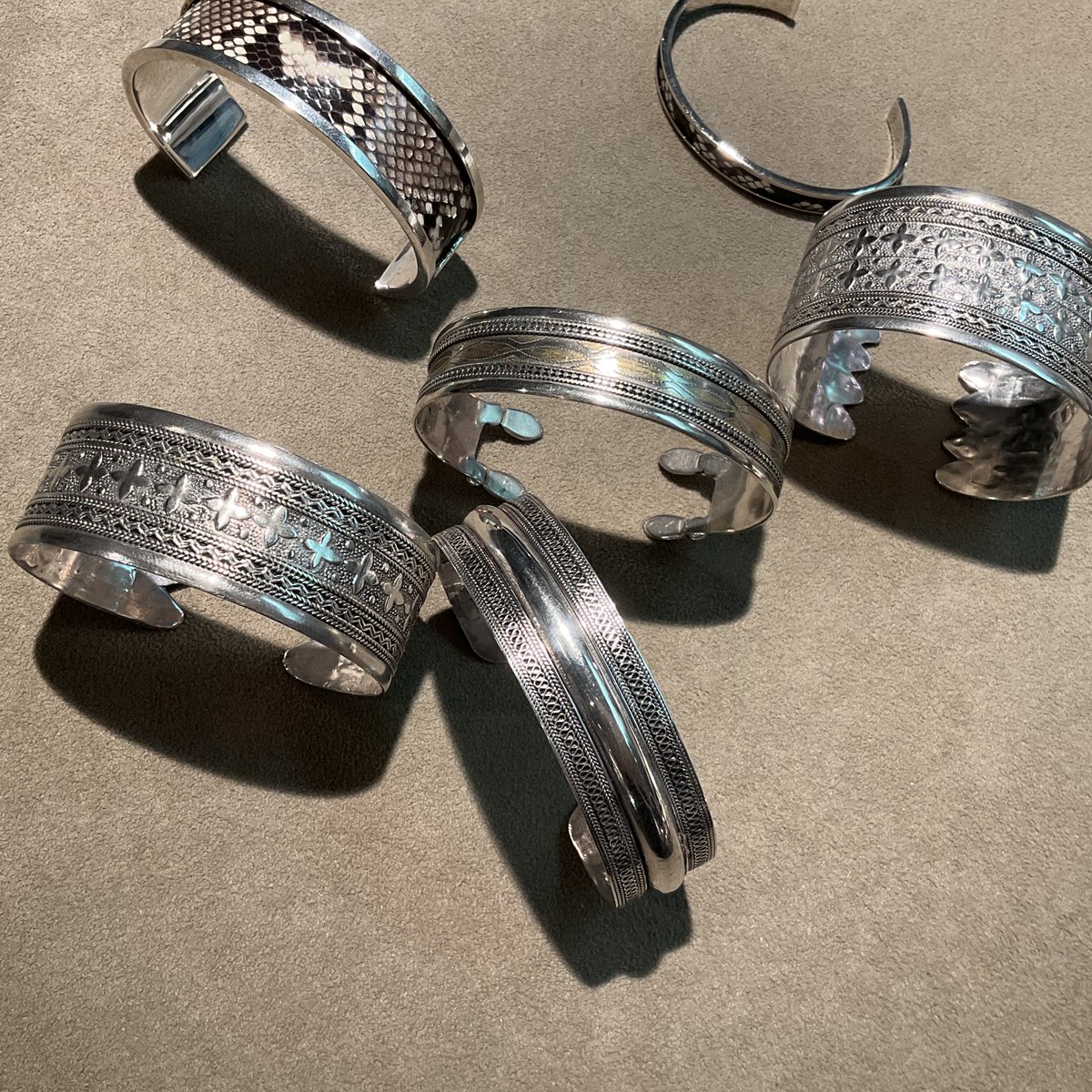 firstorderjewel's tweet image. vintage

#bangle #vintage #banglelove #banglebracelet #bangleceremony #bangleemas #banglelovers #banglecollection #banglebracelets #banglesilver #banglelover #bangledesign #bangleslove❤️ #bangles #banglesdesign #silverbangles