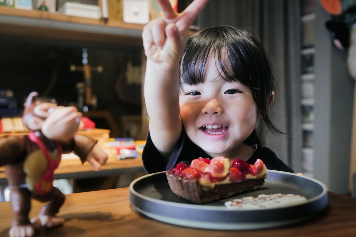 uto_ao's tweet image. ちしろ３歳 のパーティ💫
みんなからのプレゼントは 🍰📷🎹

#mynewgear #Leica #kawai