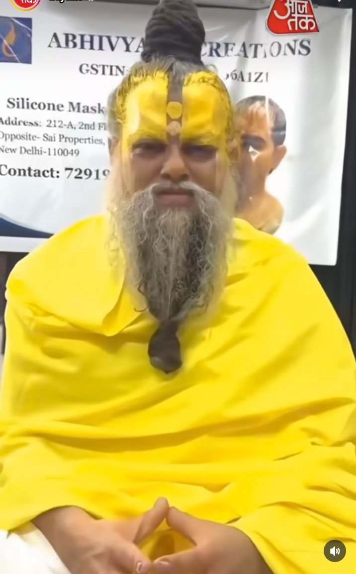 🙏🙏कलाकार विशाल प्रजापति ने प्रेमानन्द जी महराज 🙏की इतनी जीवंत सिलिकॉन मूर्ति बनाई है कि पहली नजर में असली नकली का फ़र्क कर पाना मुश्किल है। 

कलाकार ने यह अनोखा काम अपने सोशल मीडिया हैंडल पर शेयर किया है, जिसे फैंस और भक्तो ने बेहद सराहा है।

प्रेमानंद महराज जी के चरणों में