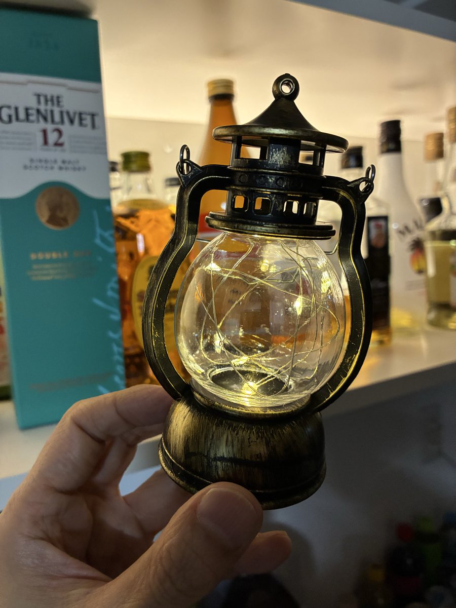 🥃ヒルズパン工場
バーをオープン♬
🕰️10/22(水) 18時〜23時（22時半ラストオーダー）
店長寺尾広がカウンターに居ます。
以降毎週水曜日の予定（ライブが無い時のみ）
例えば過去の映像を鑑賞しながら。
お待ちしております。
大阪市西区北堀江1-3-17HORIE HILLS B2
ticketinfo@giza.co.jp