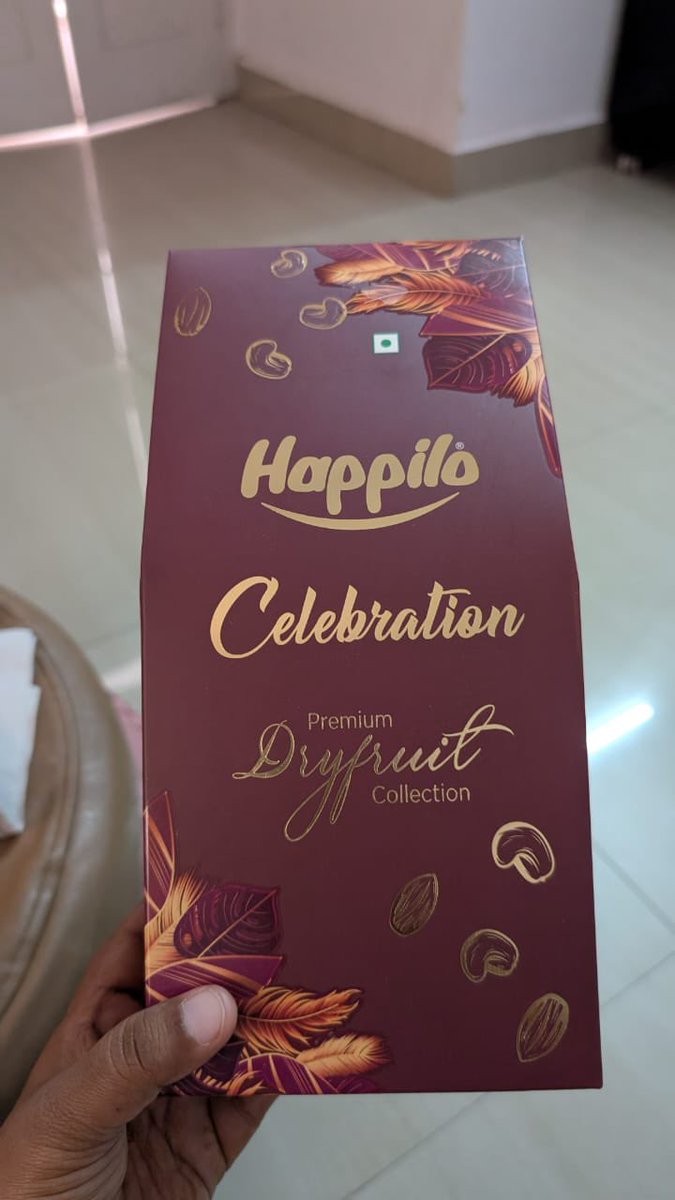 MNXSINGH's tweet photo. @HappiloIndia We placed an order of your hamper through flipkart minutes. We got a sealed packet. It was so embarrassing we gifted it to a friend and they got hair in your sealed packet that also in Date bites. Such a pathetic service. So unhygienic Unhealthy.#band @HappiloIndia https://t.co/8ezidK41B4