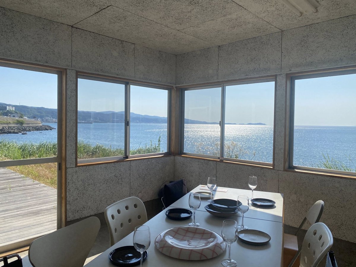 海がみえるスタジオは最高だな。
考えることとつくること、どちらも大事。
同時にある環境をつくれたらなと思う。
展覧会「プロジェッティスタ 城谷耕生 — イタリアから雲仙小浜へ ひとりのデザイナーの軌跡」は11月2日まで。